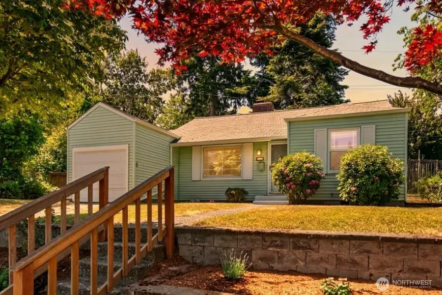 8221 23rd Avenue Ne, Seattle, WA 98115 - #2
