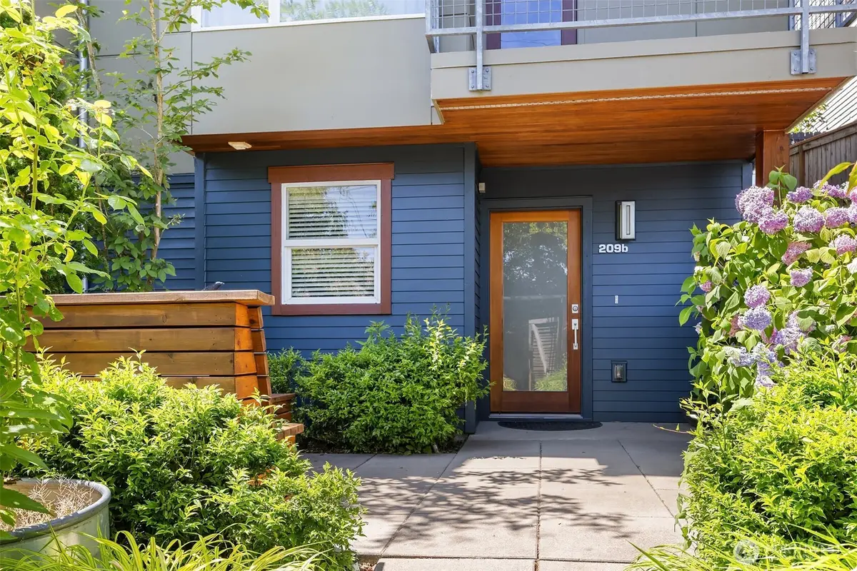 209 27th Avenue E #B, Seattle, WA 98112 - #1