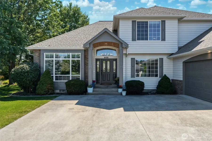 956 SE Garrison Drive, College Place, WA 99324 - #2