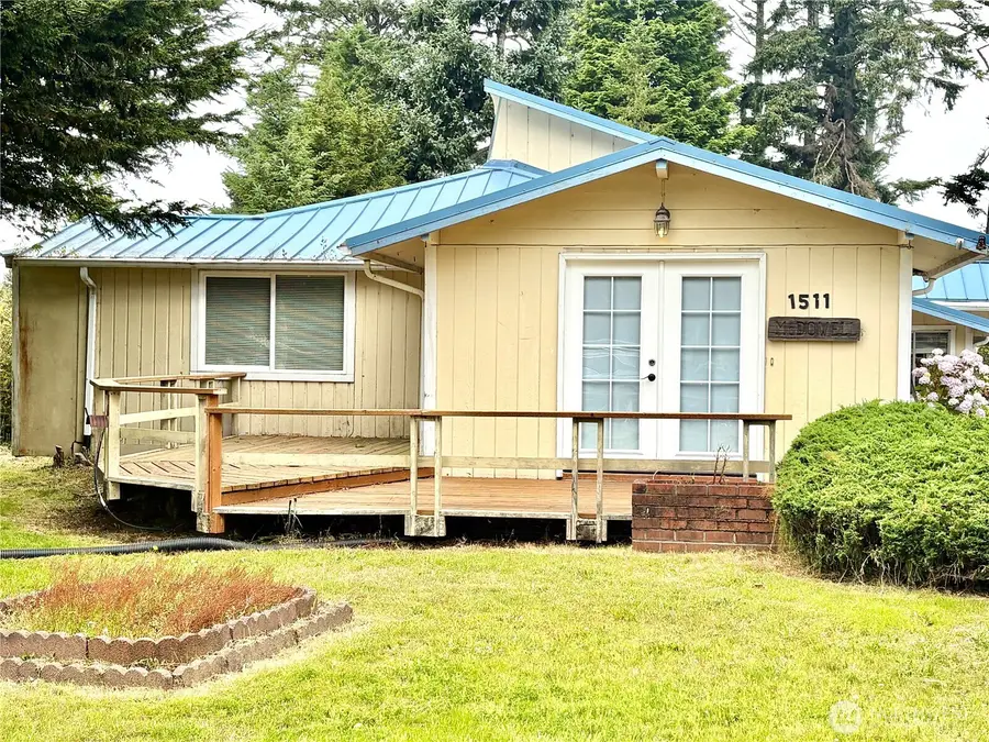 1511 E 30th Street, Seaview, WA 98644 - #2