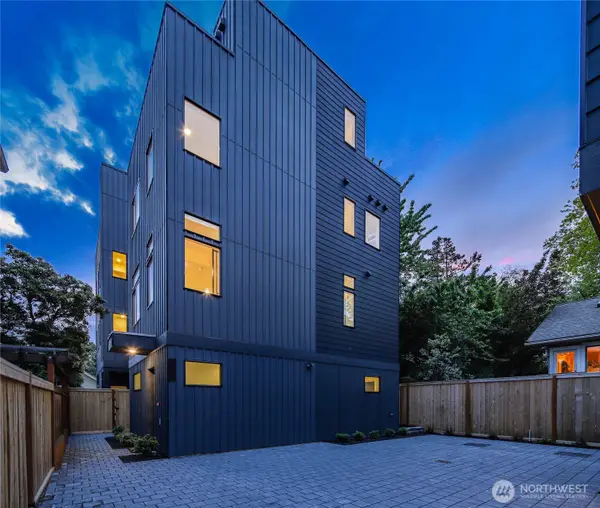 4527 Corliss Avenue N, Seattle, WA 98103