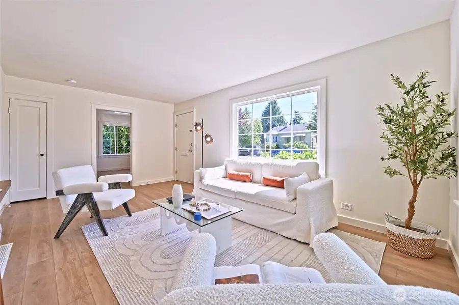 421 Wells Avenue N, Renton, WA 98057 - #3