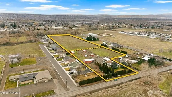 7703 Ahtanum Road, Yakima, WA 98903
