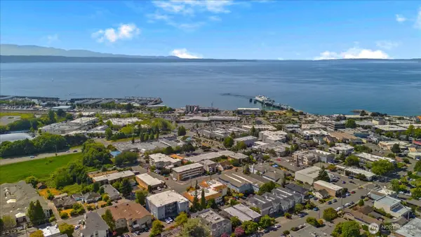 233 3rd Avenue S #203, Edmonds, WA 98020