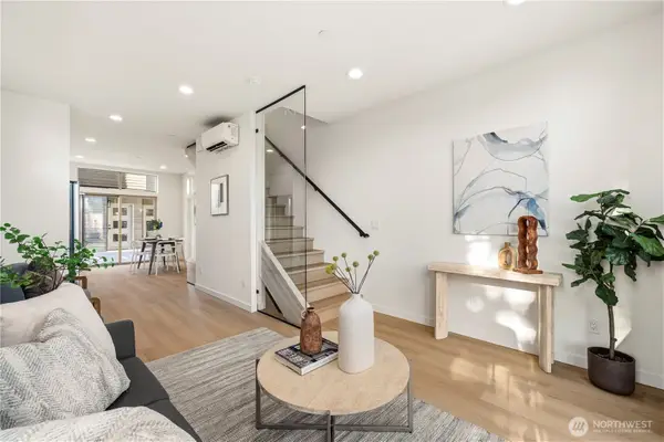3819 Fremont Avenue N, Seattle, WA 98103