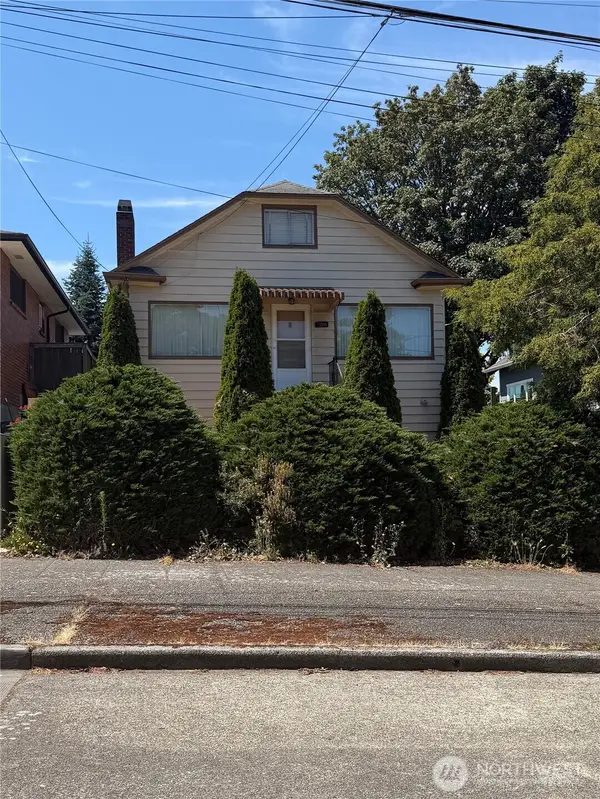 3715 40th Avenue Sw, Seattle, WA 98116