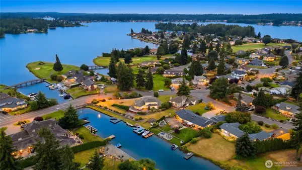 20015 Island Parkway E, Lake Tapps, WA 98391