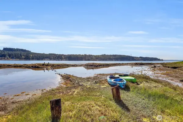 730 E North Bay Road, Allyn, WA 98524