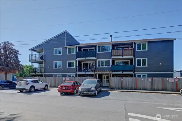 939 N 101st Street #302, Seattle, WA 98133