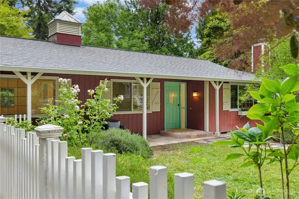 10796 Manitou Beach Drive Ne, Bainbridge Island, WA 98110