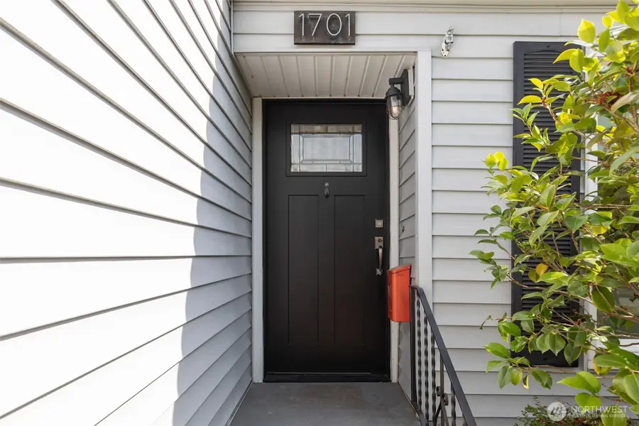1701 N 82nd Street, Seattle, WA 98103 - #3