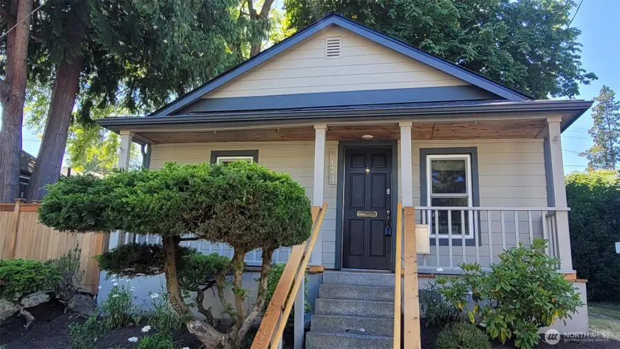 5621 Brooklyn Avenue Ne, Seattle, WA 98105 - #2