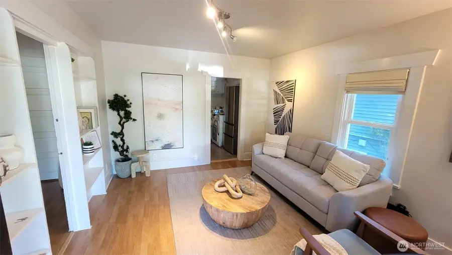 5621 Brooklyn Avenue Ne, Seattle, WA 98105 - #3