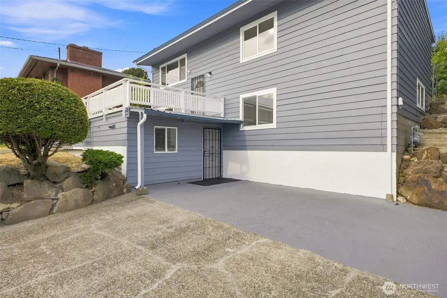 5922 23rd Avenue S, Seattle, WA 98108 - #2