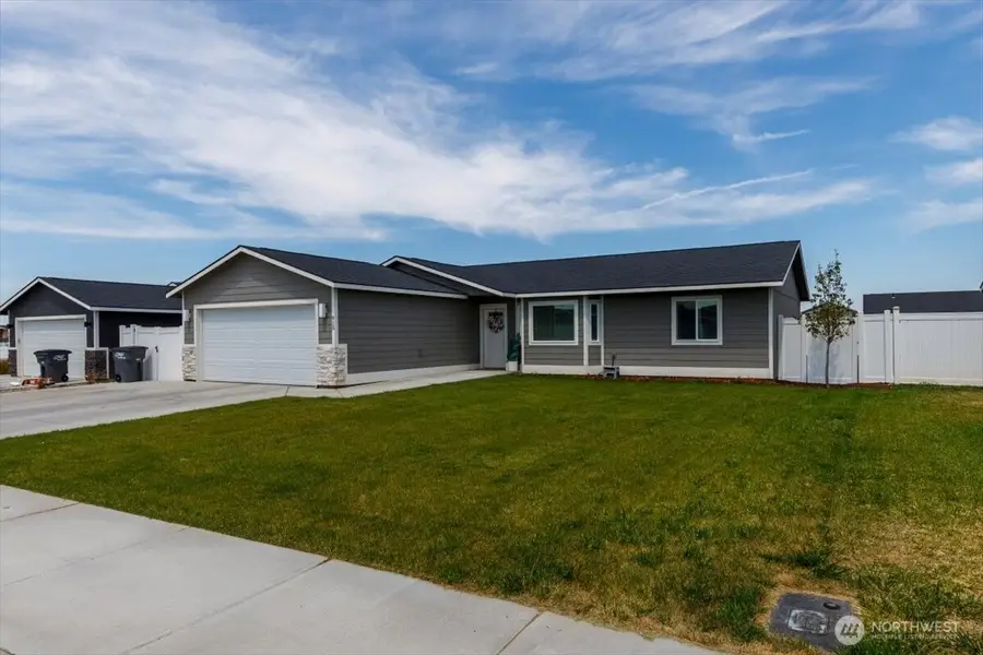 915 E Mt. Adams Street, Othello, WA 99344 - #3
