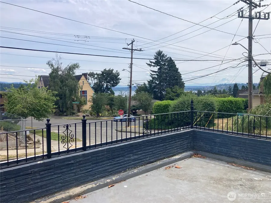 6925 52nd Avenue S, Seattle, WA 98118 - #2