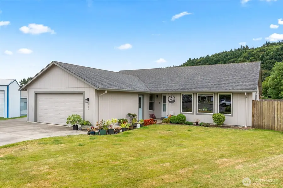 142 Charles Street, Longview, WA 98632 - #2