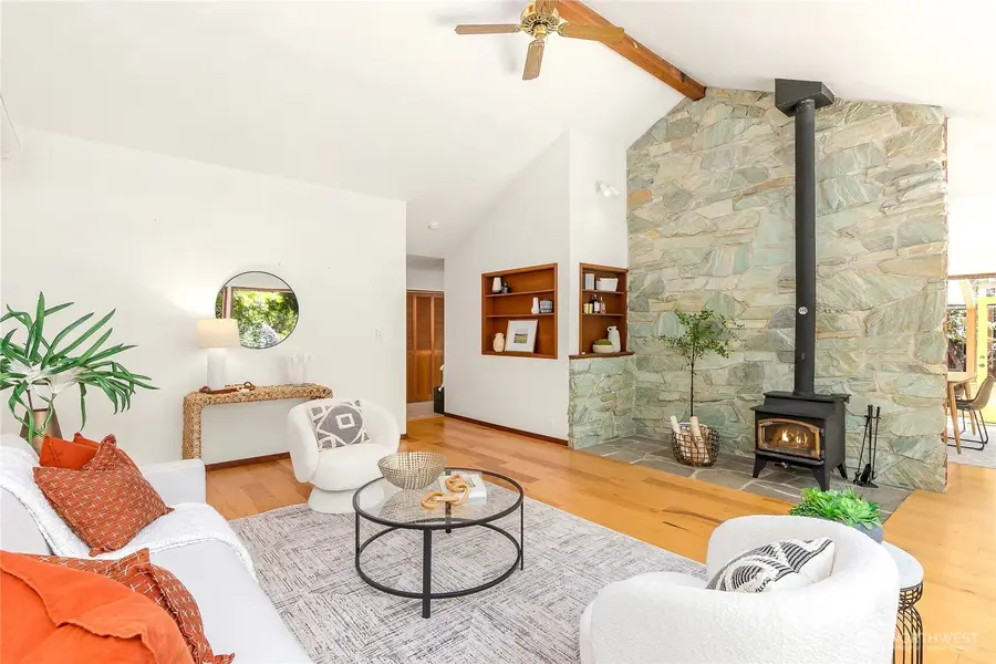 676 Park Avenue Ne, Bainbridge Island, WA 98110 - #3