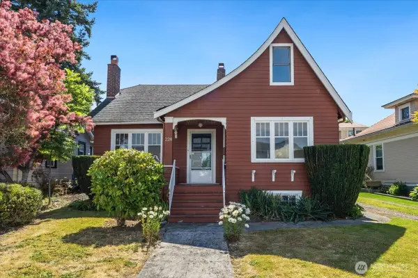 228 4th Avenue N, Edmonds, WA 98020