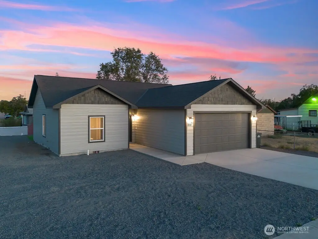 2133 W Peninsula Drive, Moses Lake, WA 98837 - #1