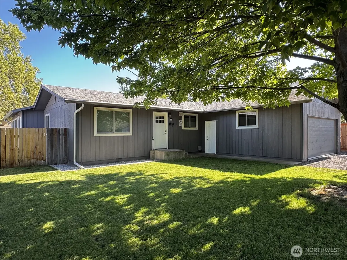 424 SW 3rd Street, College Place, WA 99324 - #1