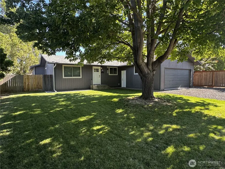 424 SW 3rd Street, College Place, WA 99324 - #2