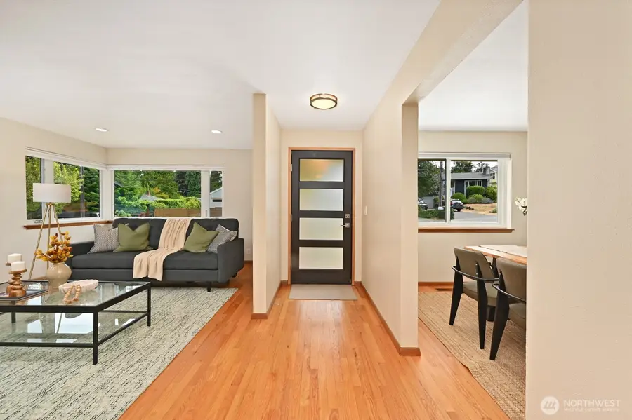 9823 41st Avenue Sw, Seattle, WA 98136 - #3