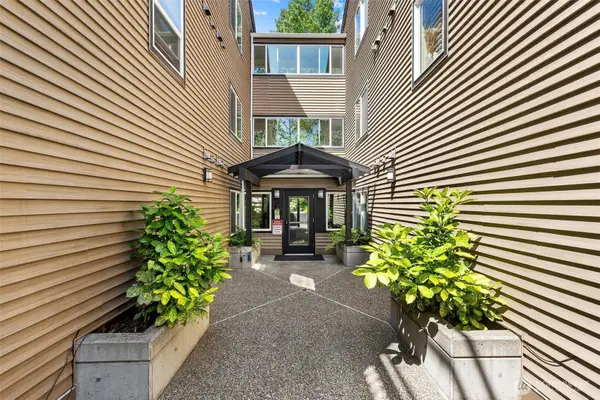 215 20th Avenue E #201, Seattle, WA 98112