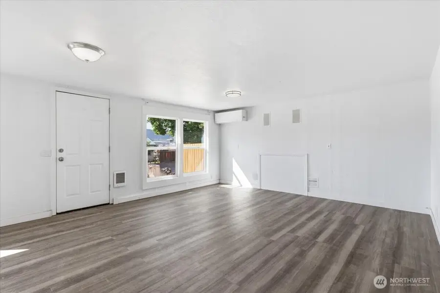 213 W Kelso Avenue, Electric City, WA 99123 - #3