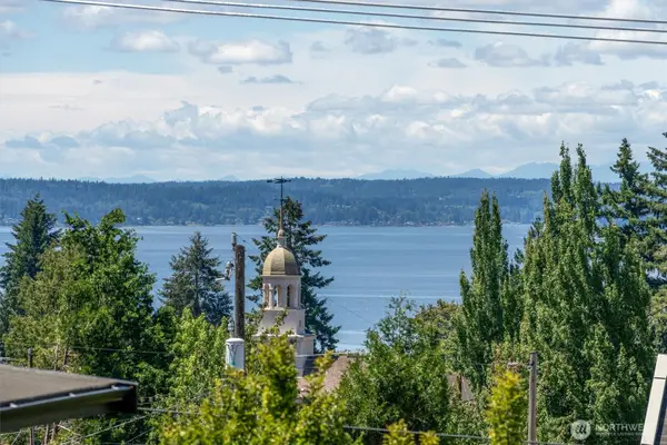 7016 California Avenue Sw #E, Seattle, WA 98136