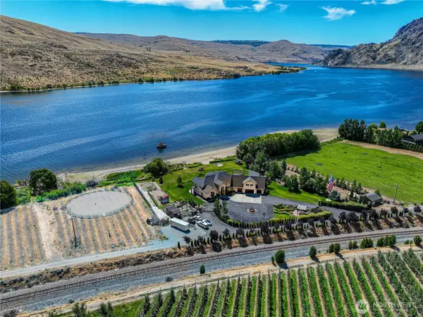 30 Stennes Point Road, Pateros, WA 98846