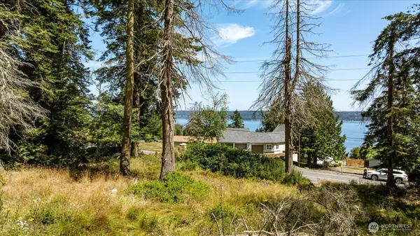 2458 North Bluff Rd, Greenbank, WA 98253