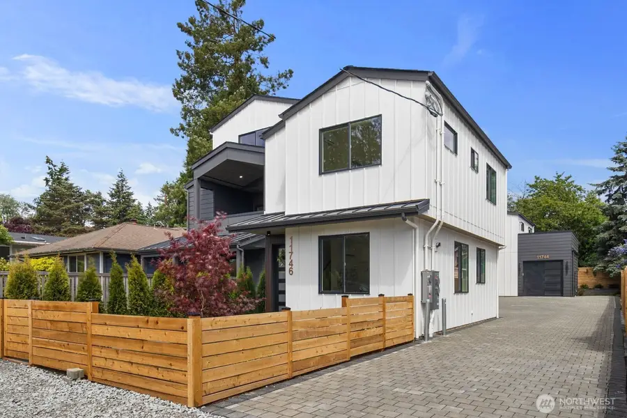 11746 Dayton Avenue N, Seattle, WA 98133 - #2