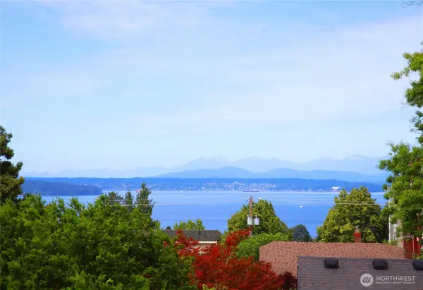 5039 41st Avenue Sw, Seattle, WA 98136