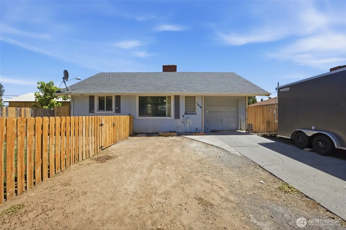 1218 SW D St, Ephrata, WA 98823 - #1