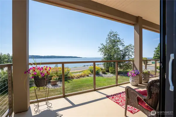 1300 Peace Portal Dr #206, Blaine, WA 98230