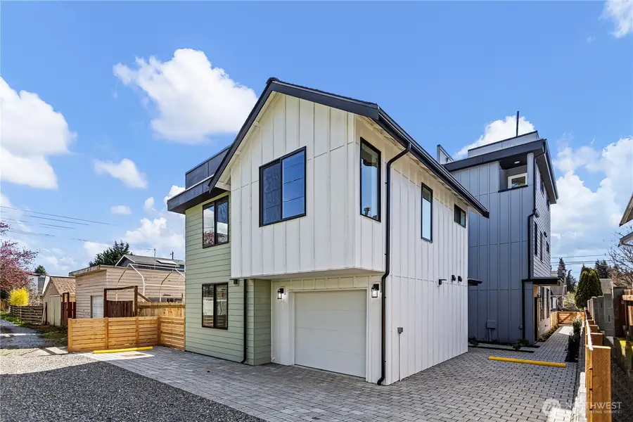 516 N 102nd Street, Seattle, WA 98133 - #3