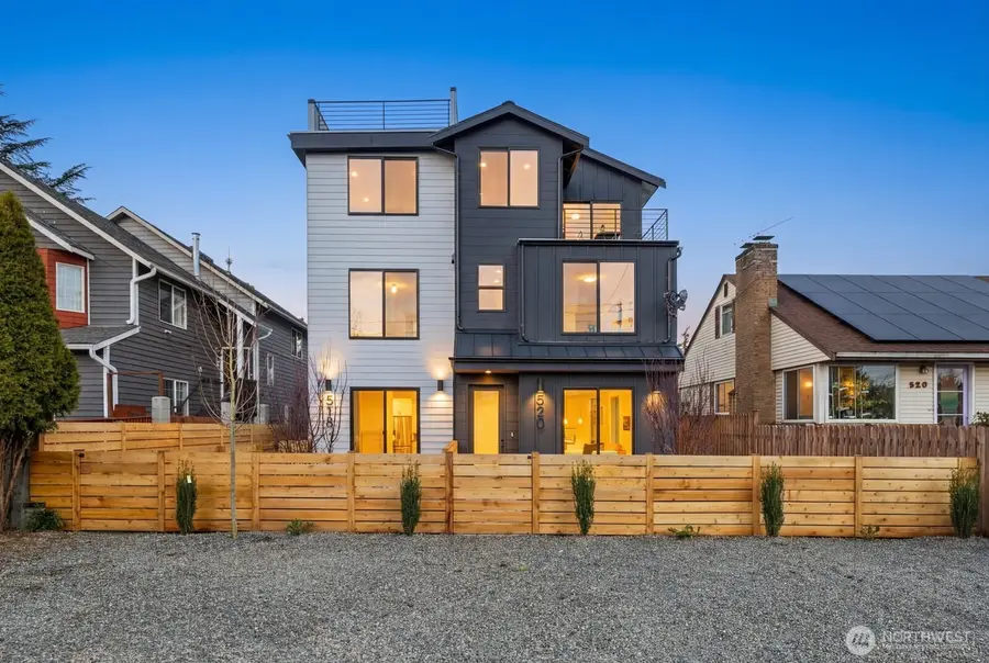 518 N 102nd Street, Seattle, WA 98133 - #3