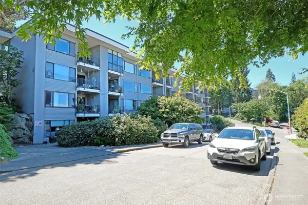 3661 24th Place W #306, Seattle, WA 98199