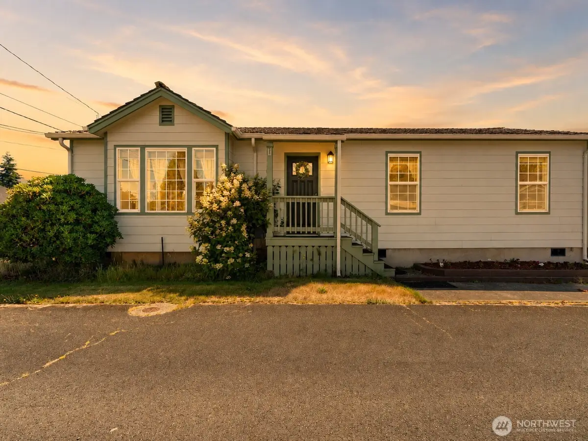 710 Perry Avenue, Hoquiam, WA 98550 - #1