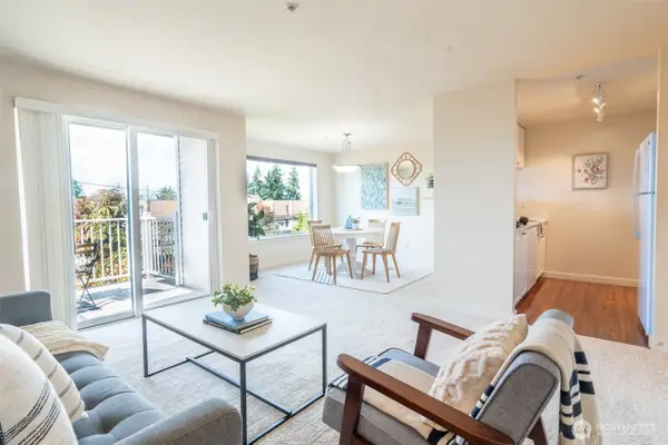 10744 Greenwood Avenue N #302, Seattle, WA 98133