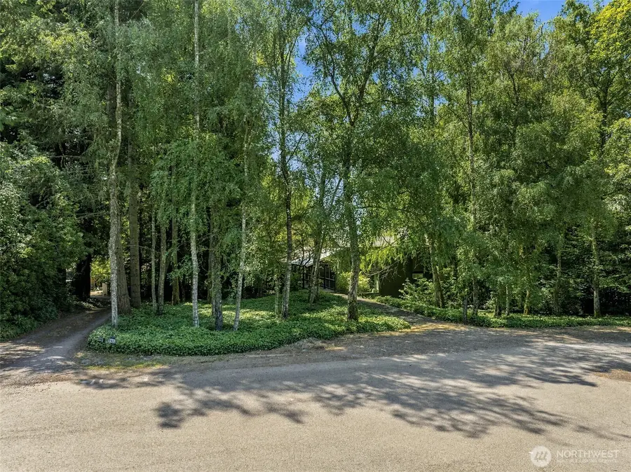 9375 NE Eric Avenue, Bainbridge Island, WA 98110 - #2