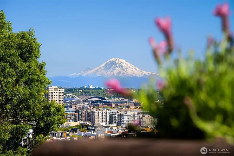 421 W Highland Drive, Seattle, WA 98119 - #3
