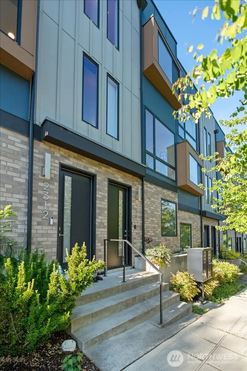 2310 W Newton Street, Seattle, WA 98199 - #2