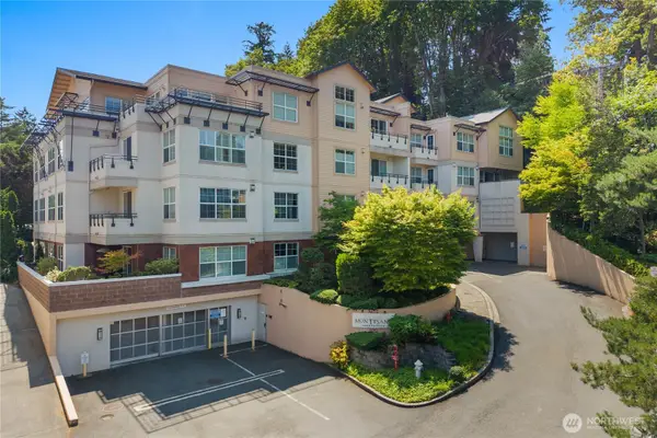 7549 SE 29th Street #103, Mercer Island, WA 98040