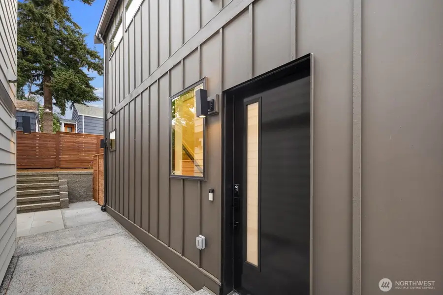 9024 Corliss Avenue N #B, Seattle, WA 98103 - #2