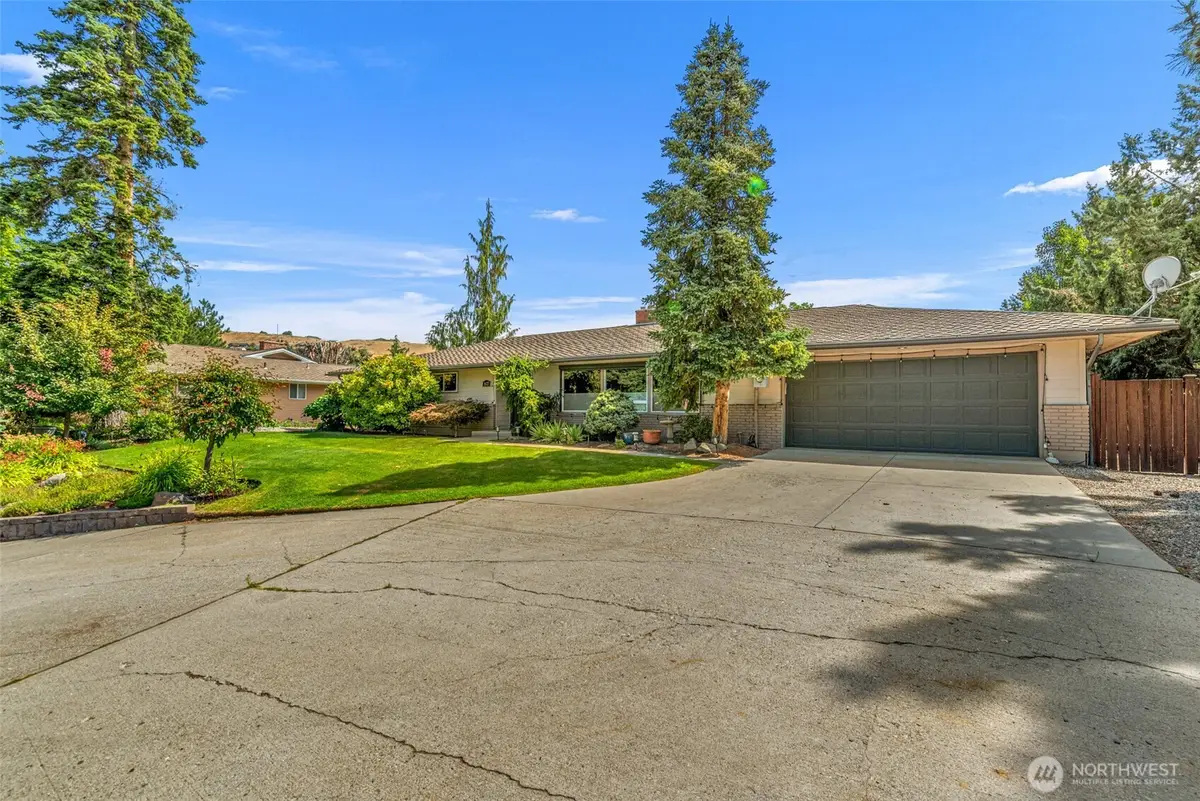 1677 Eastmont Avenue, East Wenatchee, WA 98802 - #1