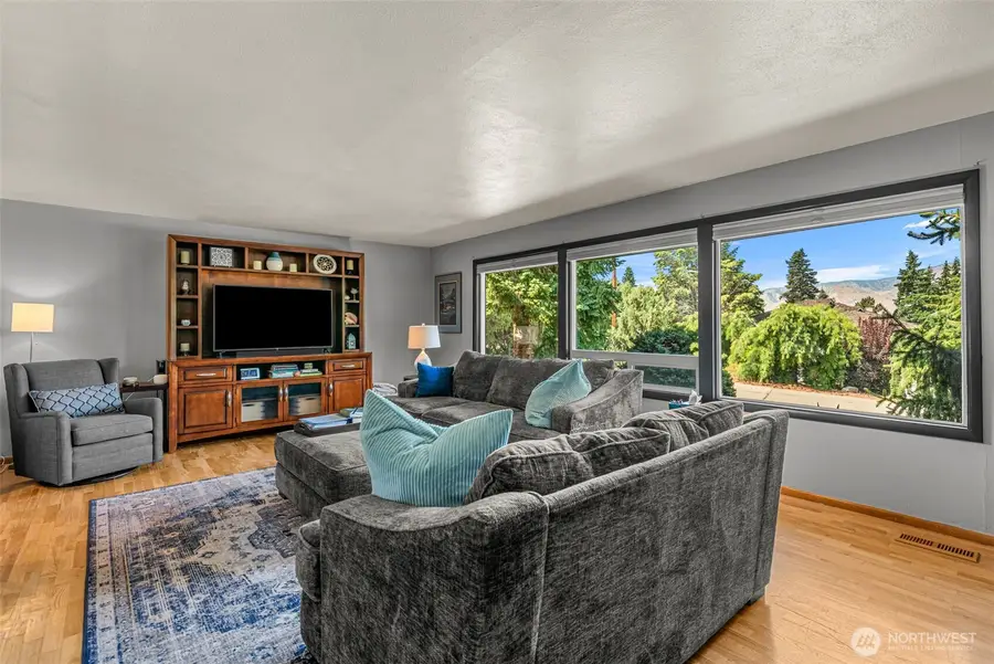 1677 Eastmont Avenue, East Wenatchee, WA 98802 - #3