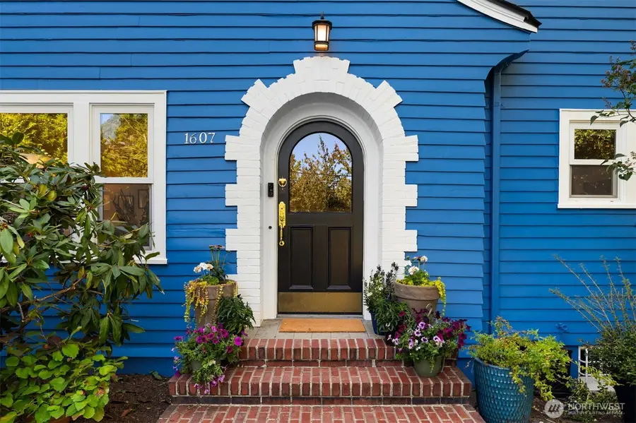 1607 34th Street, Seattle, WA 98122 - #3