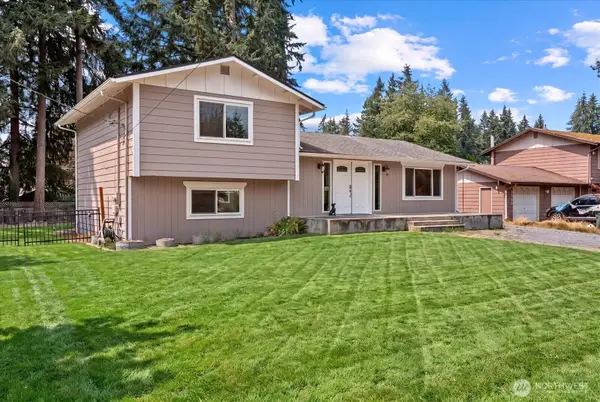 12808 Military Road E, Puyallup, WA 98374